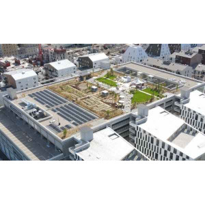 Le rooftop équipé de panneaux solaires à Villeneuve d'Ascq